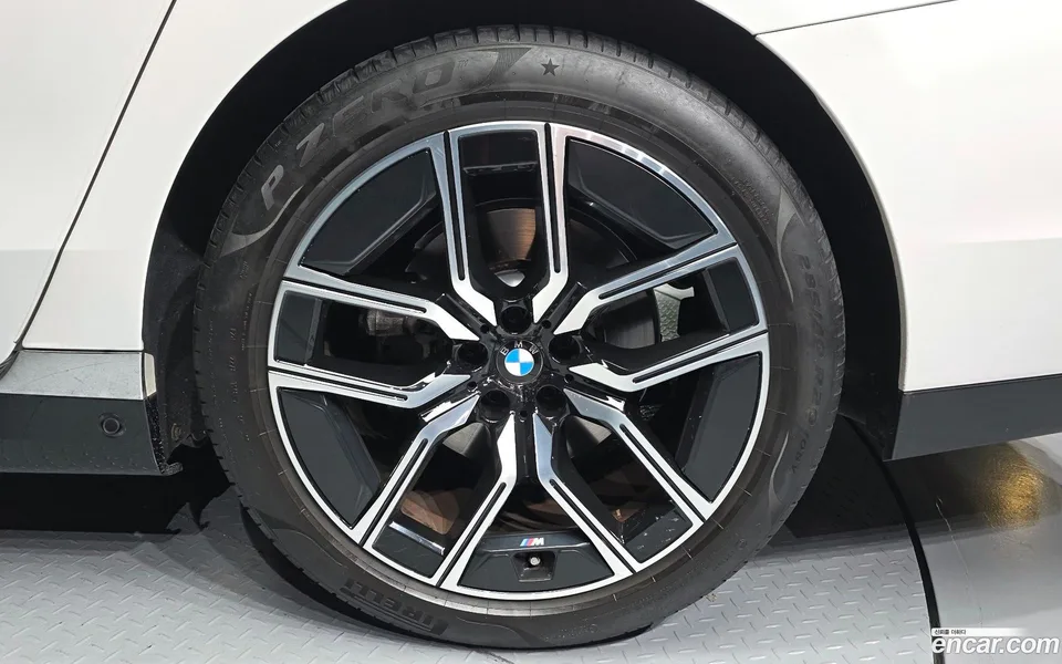 BMW 7 Series 740i sDrive M 2023 — миниатюра 5
