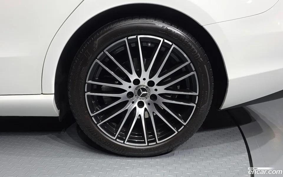 Mercedes-Benz C-Class C300 4MATIC 2023 — миниатюра 2