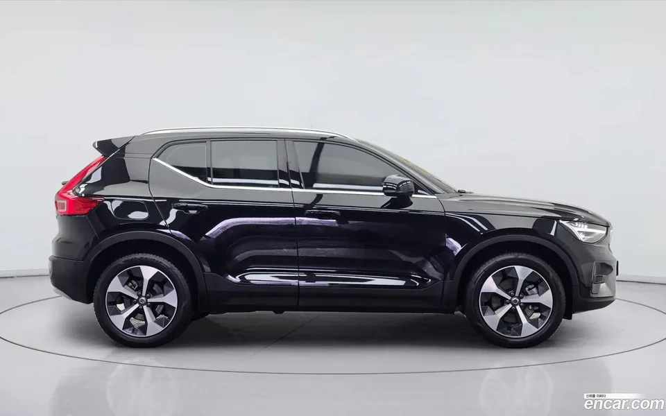 Volvo XC40 B4 2024 — миниатюра 3