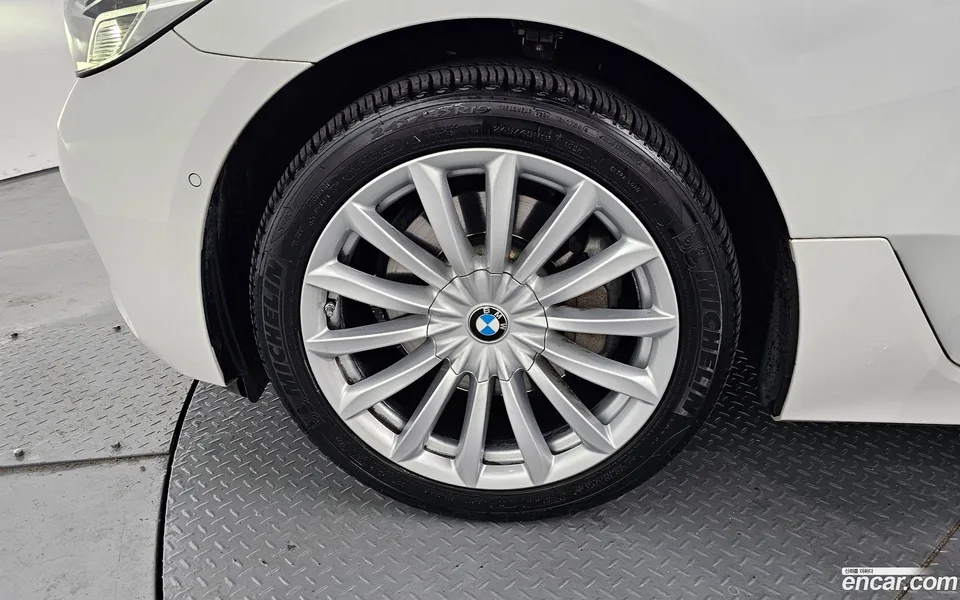 BMW 6 Series GT 630i xDrive 2022 — миниатюра 2