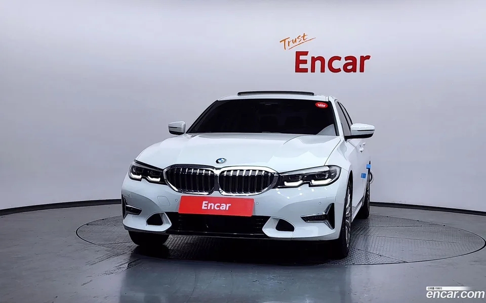 BMW 3 Series 320i 2022 — thumbnail 3