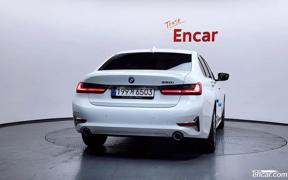 BMW 3 Series 320i 2022 — thumbnail 4