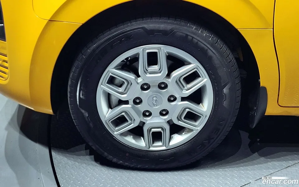 Hyundai Staria 2WD 2023 — миниатюра 2