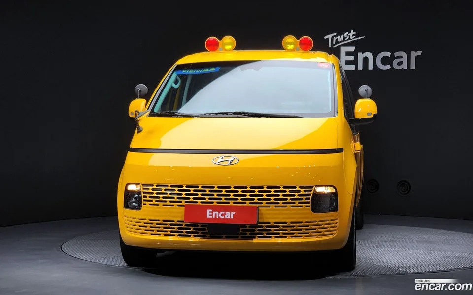 Hyundai Staria 2WD 2023 — миниатюра 3
