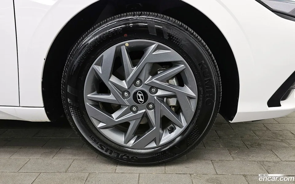 Hyundai Avante CN7 Hybrid 2025 — миниатюра 2