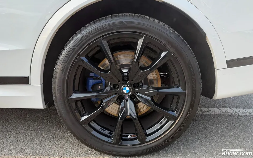 BMW X7 M60i xDrive M 6 2023 — миниатюра 2