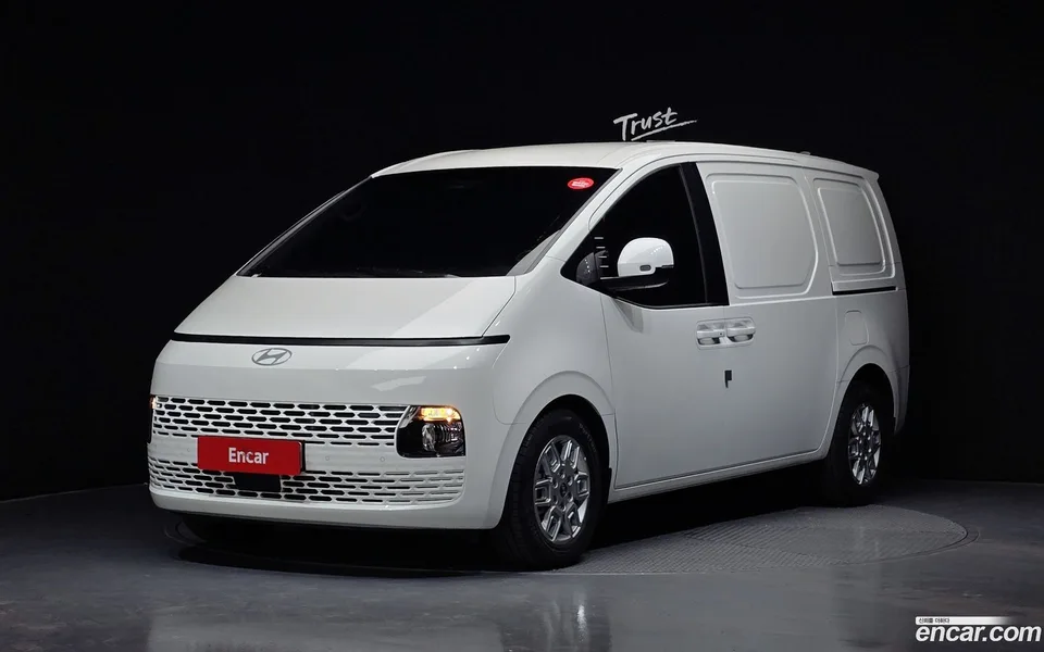 Hyundai Staria 3 2025 — фото 1, купить с доставкой в Москву