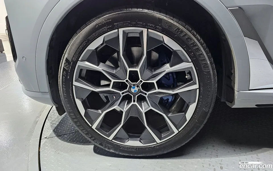 BMW X7 xDrive 40i M 7 2023 — миниатюра 2