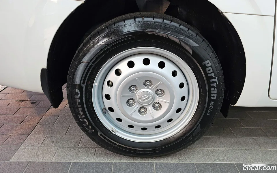 Hyundai Staria 5 2023 — миниатюра 2