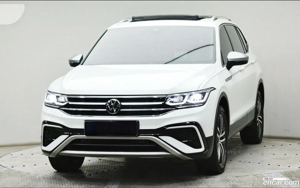 Volkswagen Tiguan Allspace 2.0 TSI 2023 — миниатюра 3