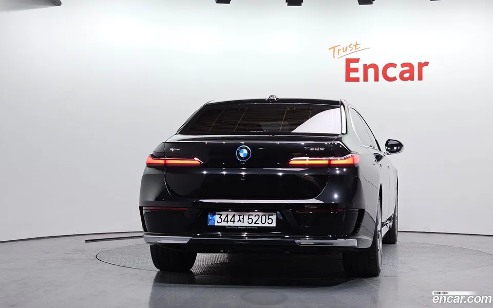 BMW 7 Series 750e xDrive 2023 — миниатюра 4