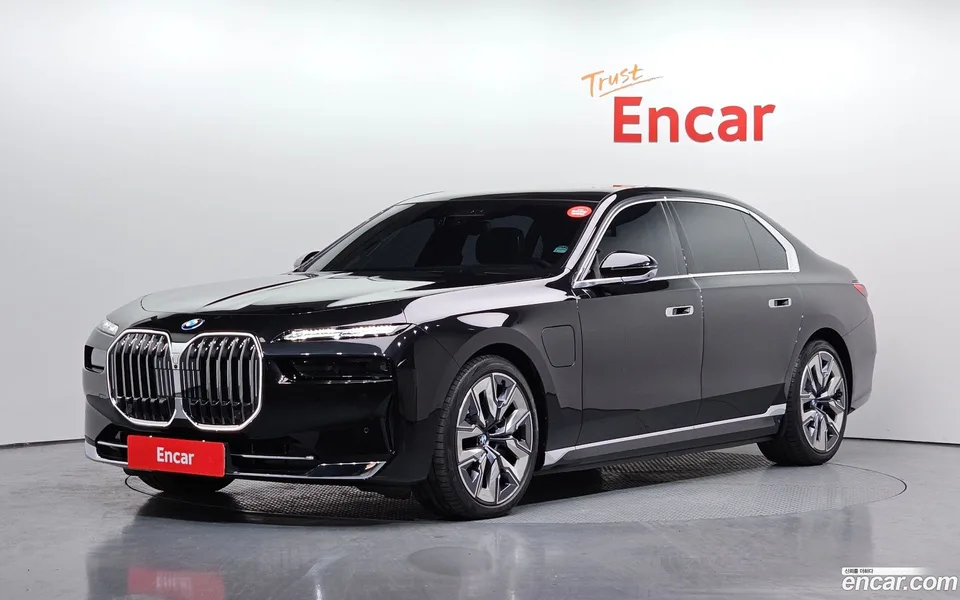 BMW 7 Series 750e xDrive 2023 — фото 1, купить с доставкой в Москву