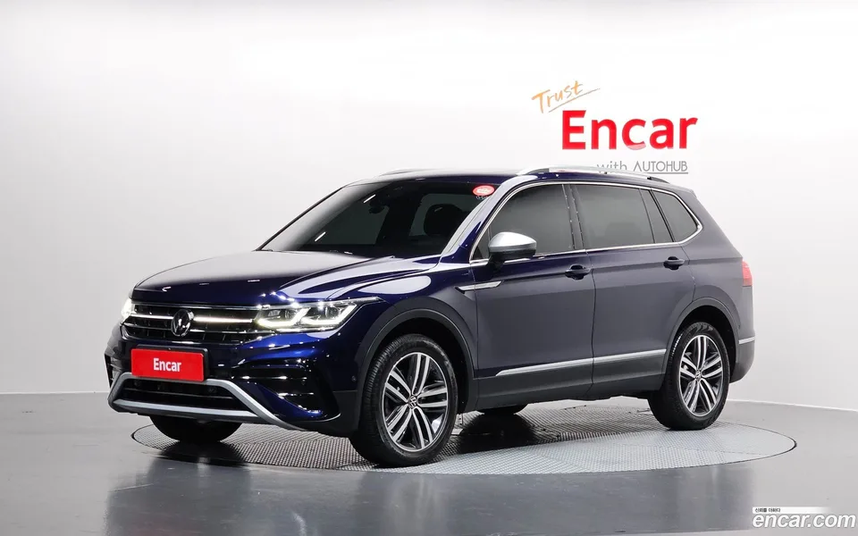 Volkswagen Tiguan Allspace 2.0 TSI 2022 — фото 1, купить с доставкой в Москву