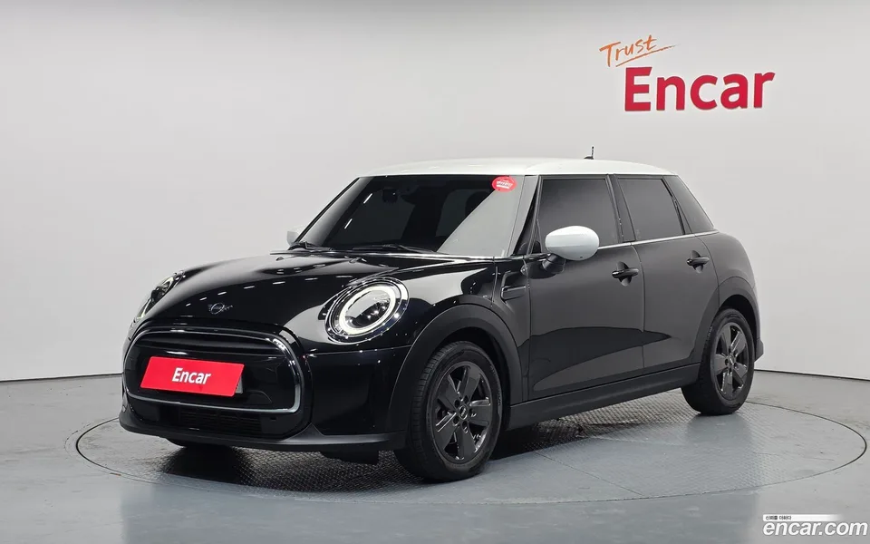 MINI Cooper 5 2022 — фото 1, купить с доставкой в Москву