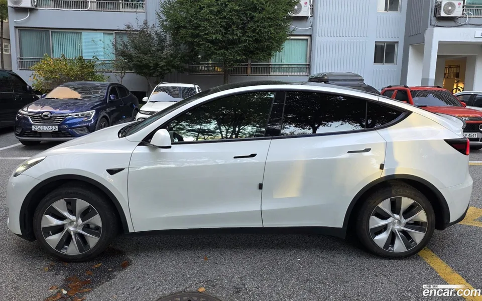 Tesla Model Y AWD 2022 — миниатюра 4