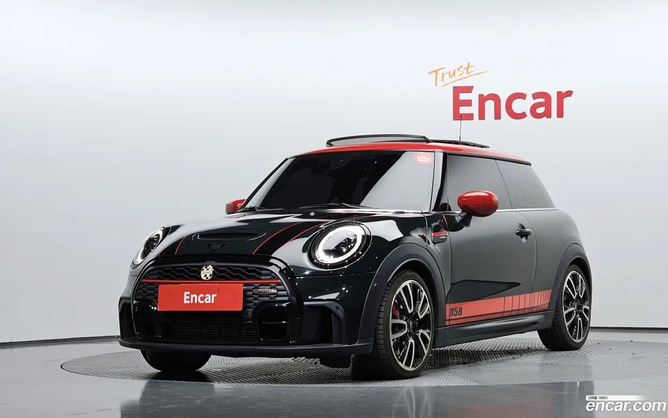 MINI Cooper S JCW 2022 — фото 1, купить с доставкой в Москву