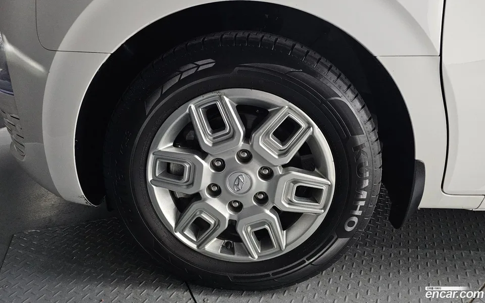 Hyundai Staria 3 2023 — миниатюра 2