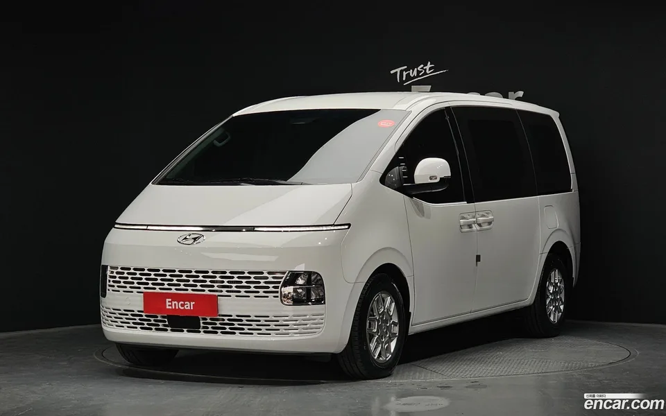 Hyundai Staria 3 2023 — фото 1, купить с доставкой в Москву