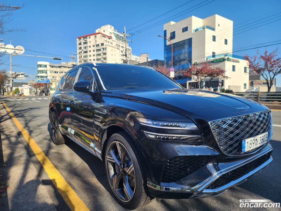 Genesis GV80 2.5T 2WD 2025 — фото 1, купить с доставкой в Москву