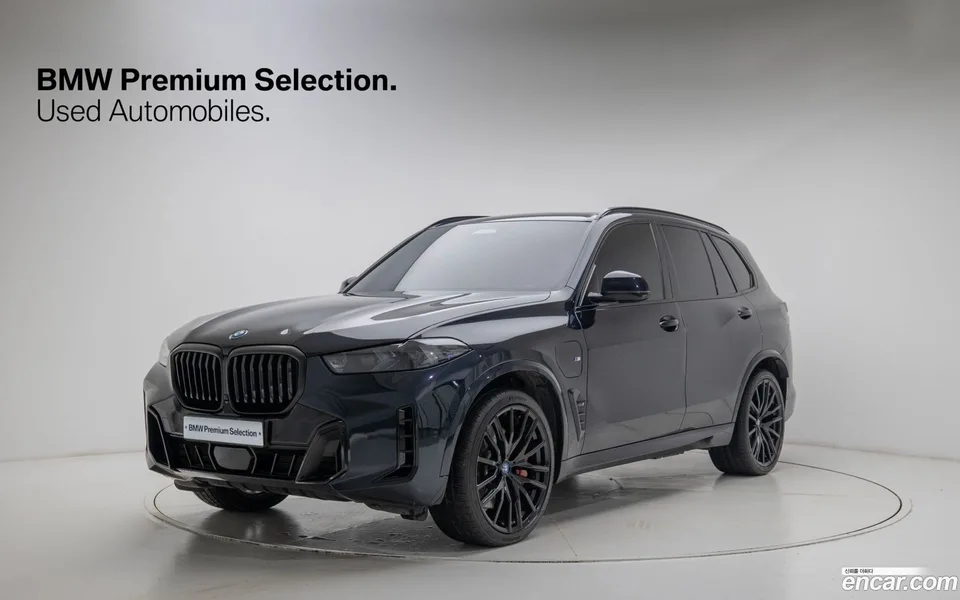 BMW X5 xDrive 50e M 2024 — фото 1, купить с доставкой в Москву