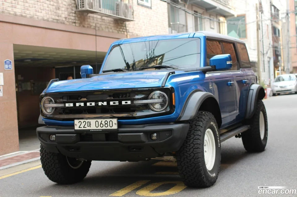 Ford Bronco 2.7 2023 — фото 1, купить с доставкой в Москву