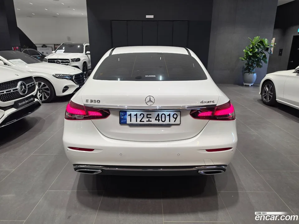 Mercedes-Benz E-Class E350 4MATIC 2023 — миниатюра 4