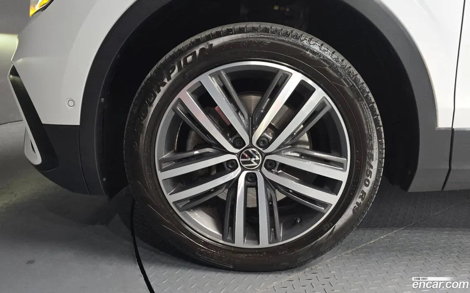 Volkswagen Tiguan Allspace 2.0 TSI 2022 — миниатюра 2