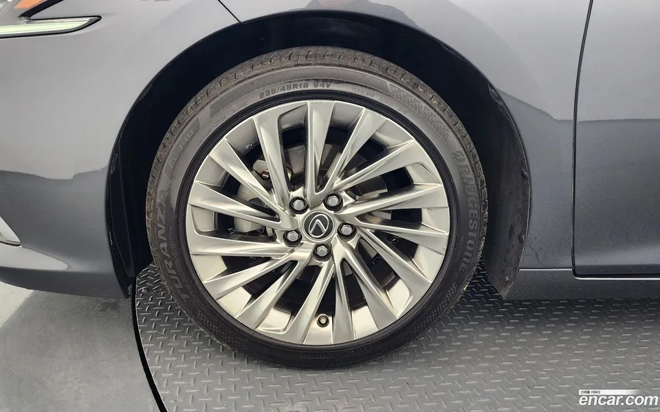 Lexus ES 300h 2022 — миниатюра 5