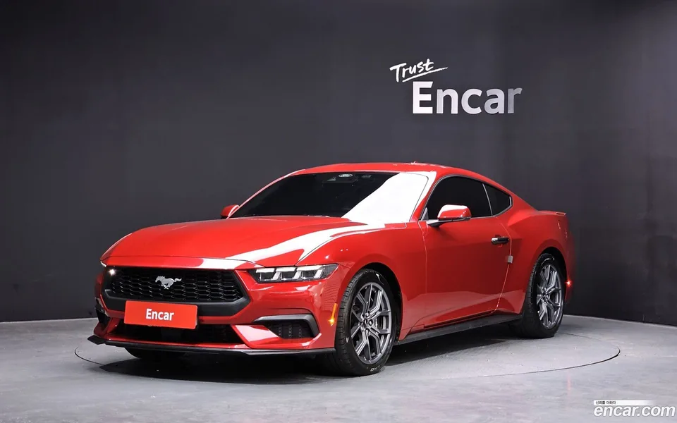 Ford Mustang 2.3 2024 — фото 1, купить с доставкой в Москву