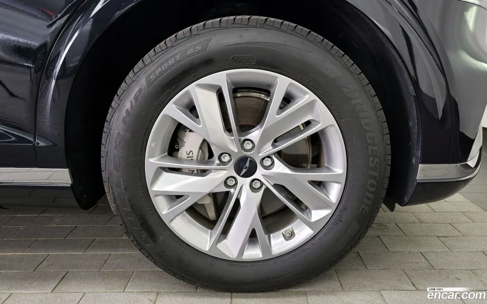 Genesis GV70 2.5T 2WD 2024 — миниатюра 2