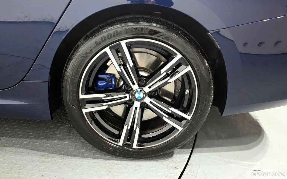 BMW 3 Series 320i M 2025 — миниатюра 2