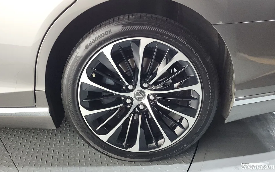 Lexus LS 500 3.5 AWD 2022 — миниатюра 5