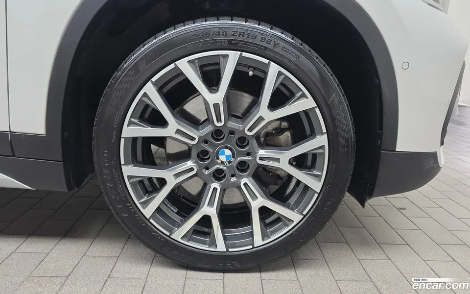 BMW X1 xDrive 20i xLine 2022 — миниатюра 5