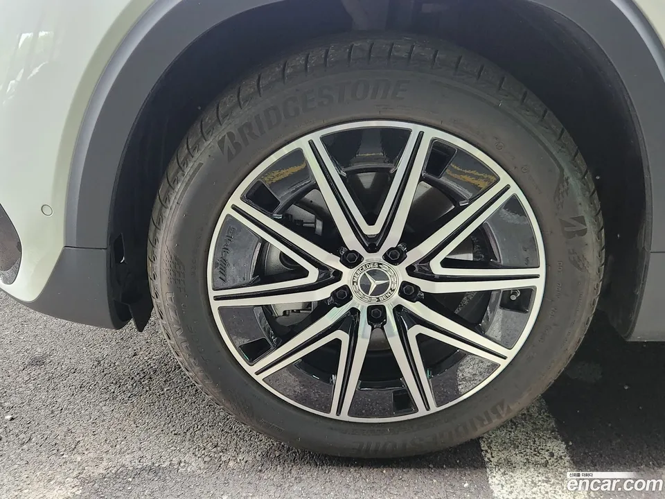 Mercedes-Benz EQB EQB300 4MATIC AMG 2024 — thumbnail 4
