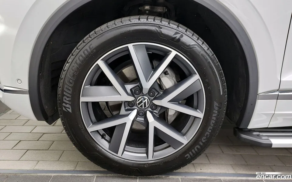 Volkswagen Touareg 3.0 TDI 2023 — миниатюра 2