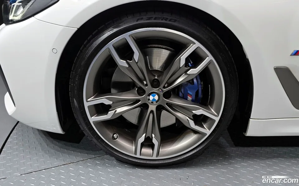 BMW 5 Series M550i xDrive 2022 — thumbnail 2