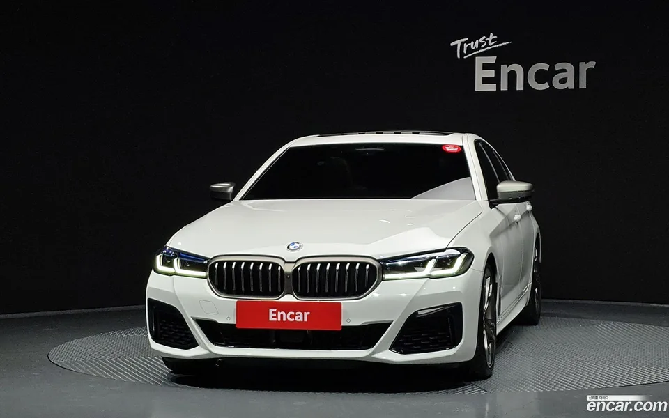 BMW 5 Series M550i xDrive 2022 — thumbnail 3