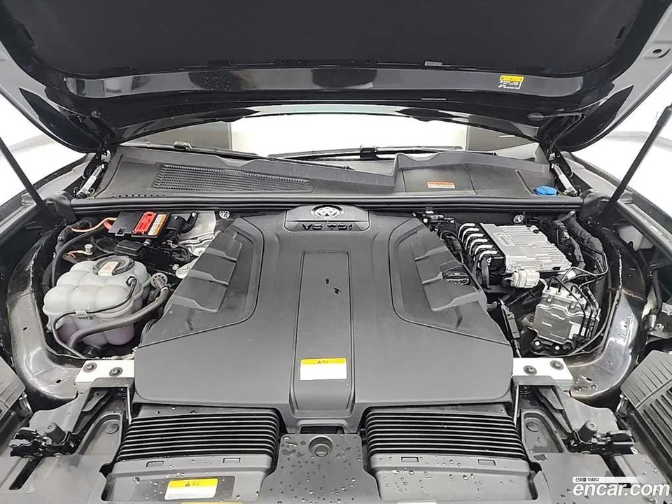 Volkswagen Touareg 3.0 TDI R-Line 2023 — миниатюра 2