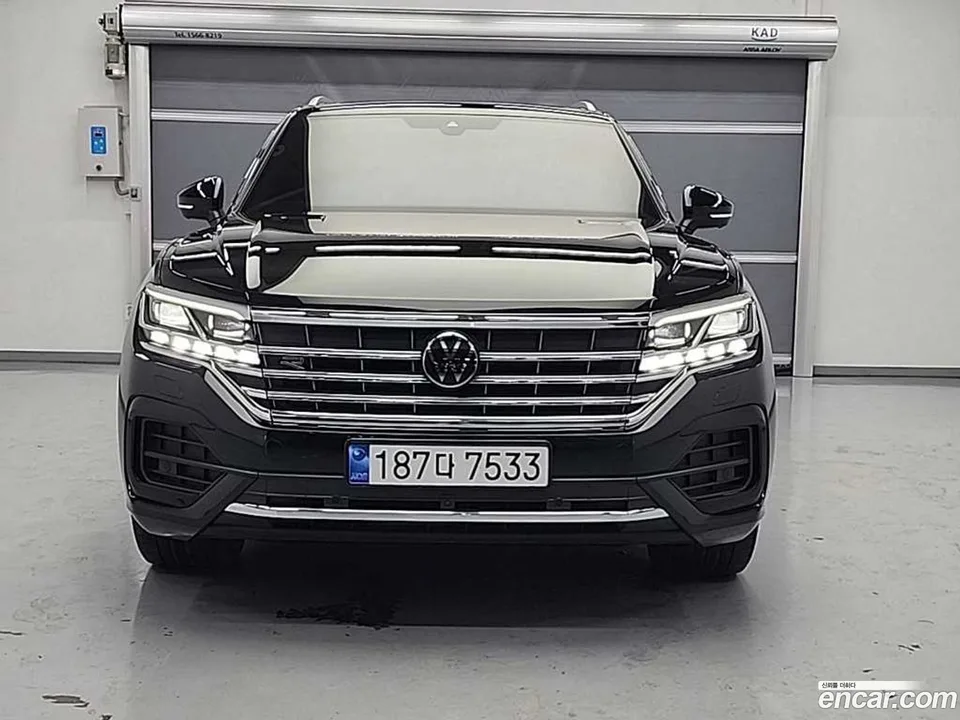 Volkswagen Touareg 3.0 TDI R-Line 2023 — фото 1, купить с доставкой в Москву