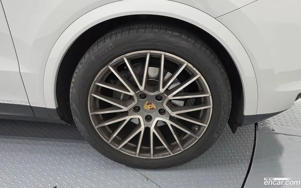Porsche Cayenne 3.0 2023 — миниатюра 2