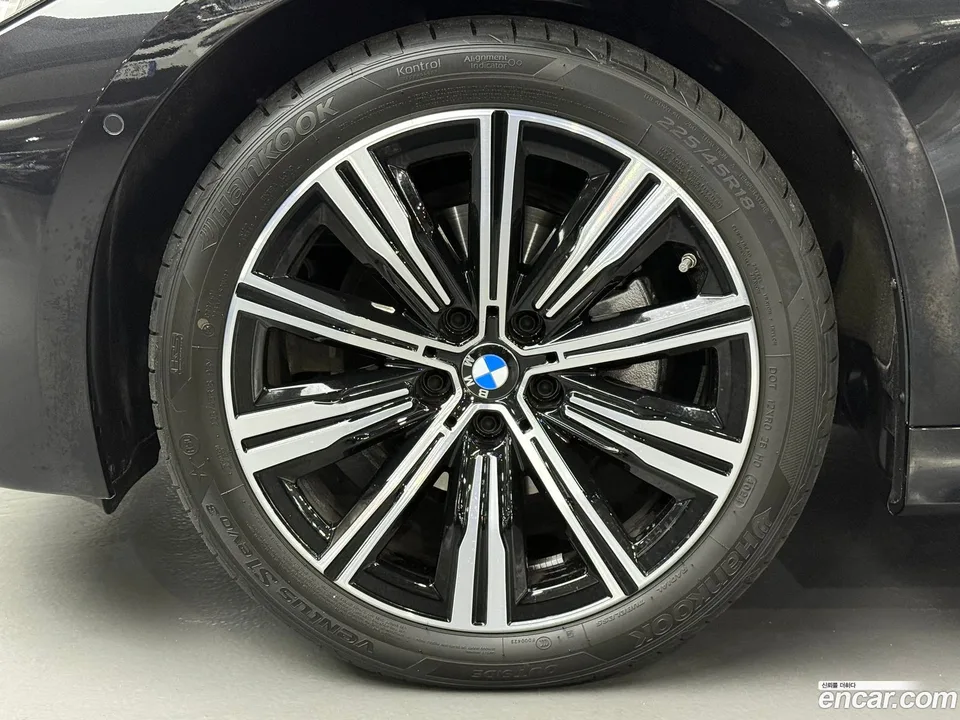 BMW 3 Series 320i 2025 — миниатюра 2