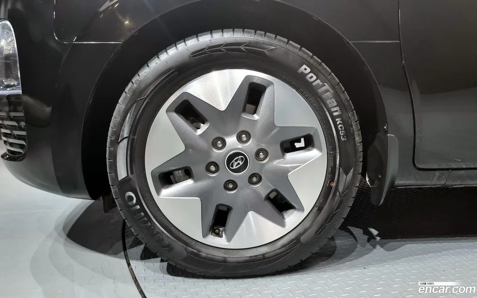 Hyundai Staria 9 2022 — миниатюра 2