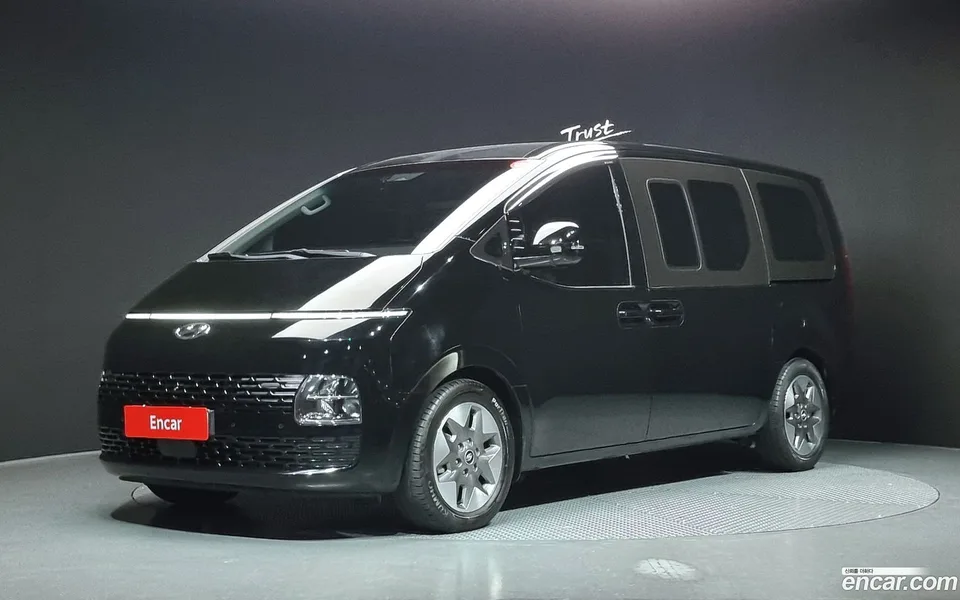 Hyundai Staria 9 2022 — фото 1, купить с доставкой в Москву