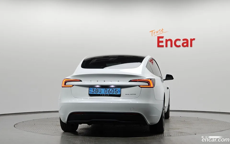 Tesla Model 3 AWD 2024 — миниатюра 4