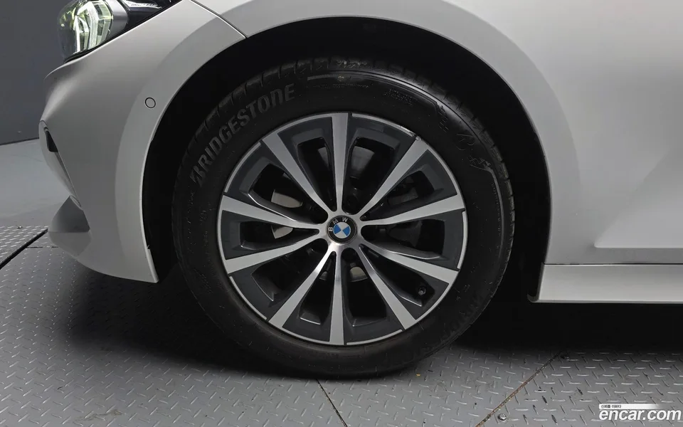 BMW 3 Series 320i 2024 — миниатюра 2