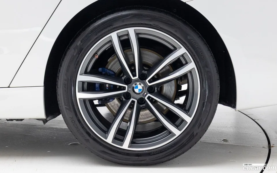 BMW 6 Series GT 620d xDrive M 2023 — миниатюра 2