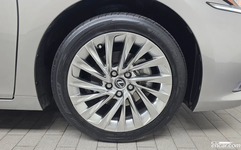Lexus ES 300h 2023 — миниатюра 2