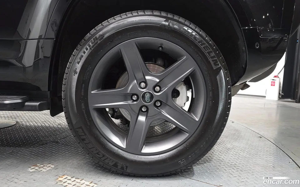 Land Rover Defender 110 P300 X- SE 2024 — миниатюра 5