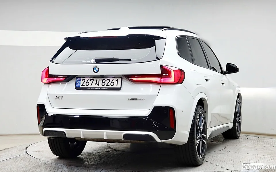 BMW X1 xDrive 20i M 2023 — миниатюра 3