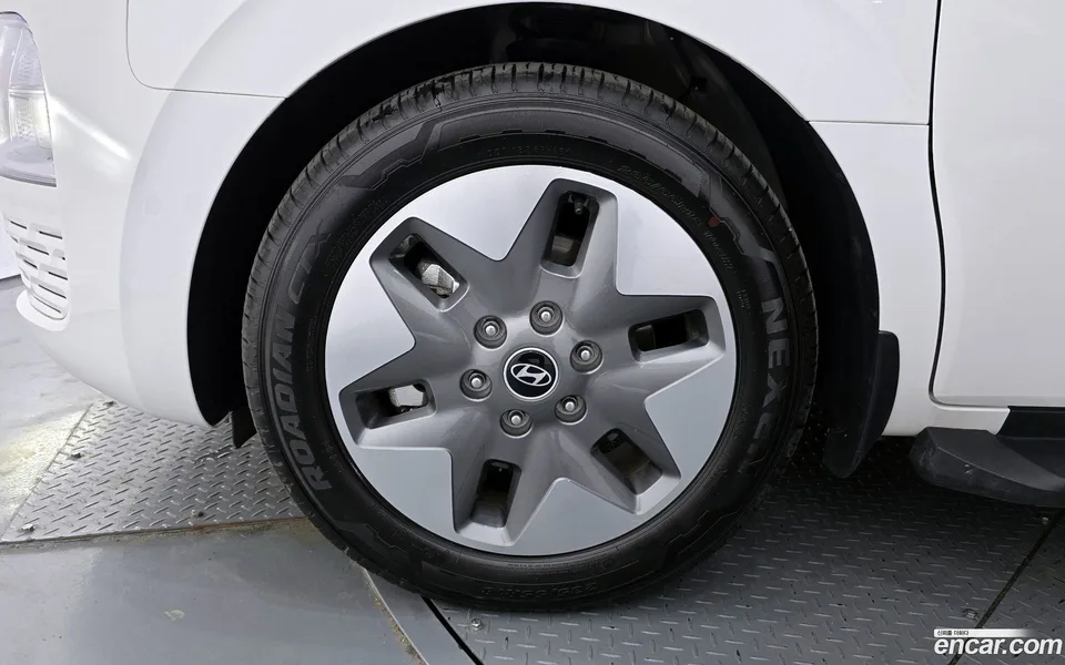 Hyundai Staria 4WD 9 2025 — миниатюра 2